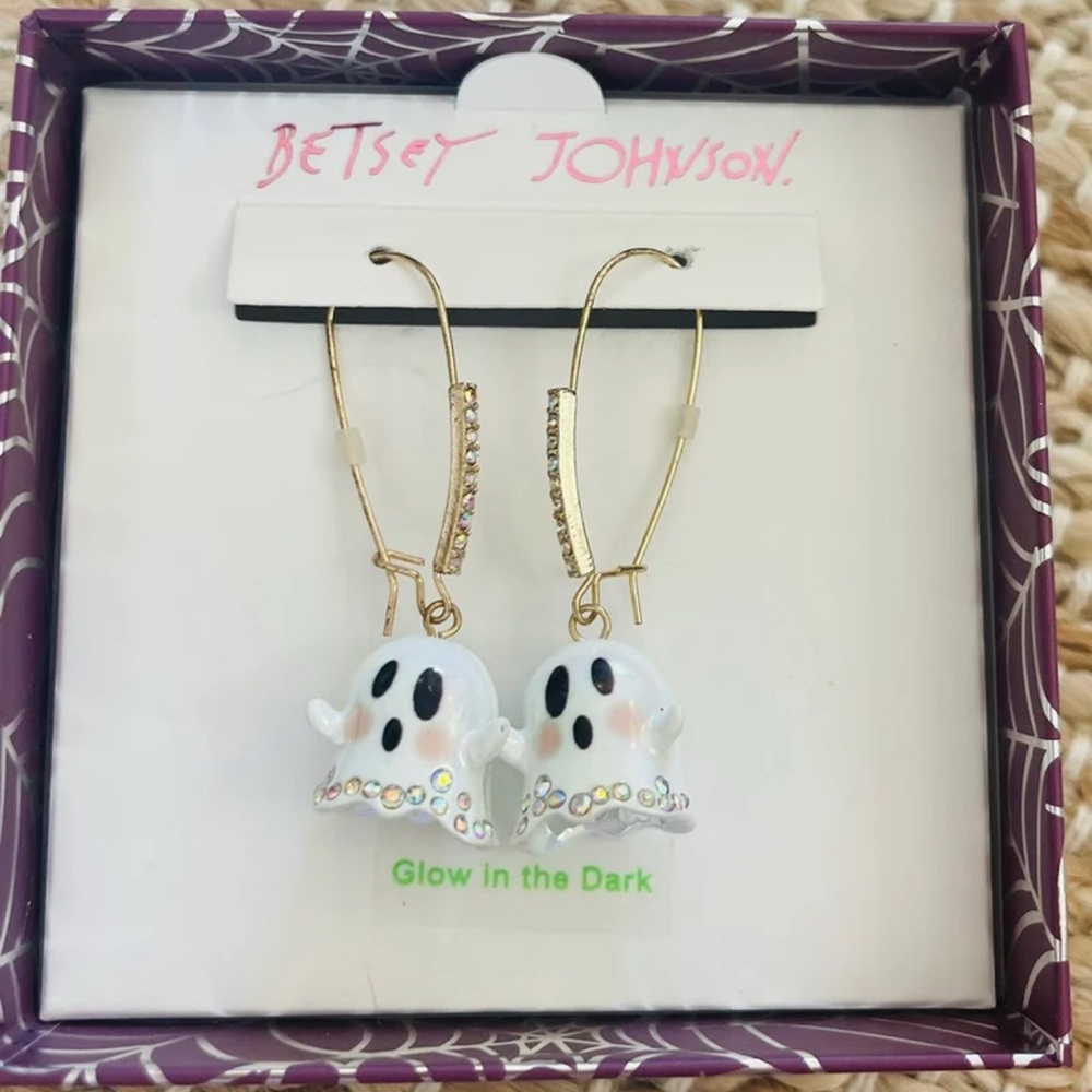 NIB BETSEY JOHNSON GLOW IN THE DARK GHOST DANGLE EARRINGS.